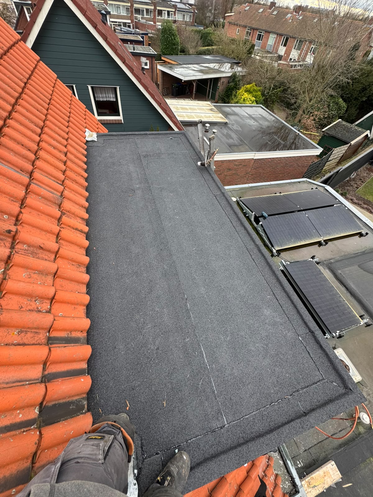 Vernieuwd plat dak met bitumen dakbedekking